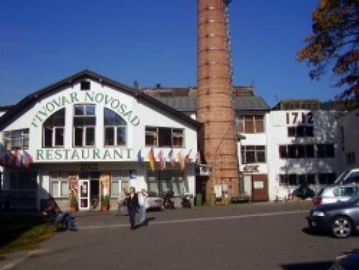 Harrachovská sklárna – historický klenot města, Pivní lázně Harrachov a Pivovar Harrachov. Harrachovská sklárna – historický klenot města, Pivní lázně Harrachov a Pivovar Harrachov.