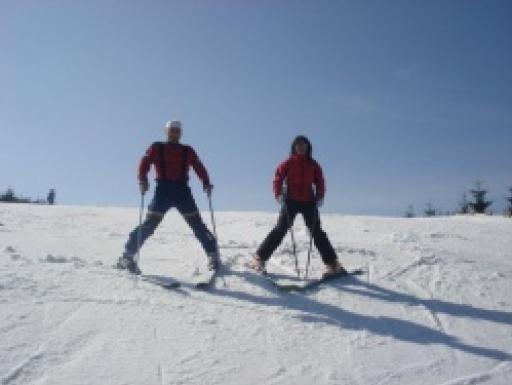 V Harrachově lyžování pokračuje