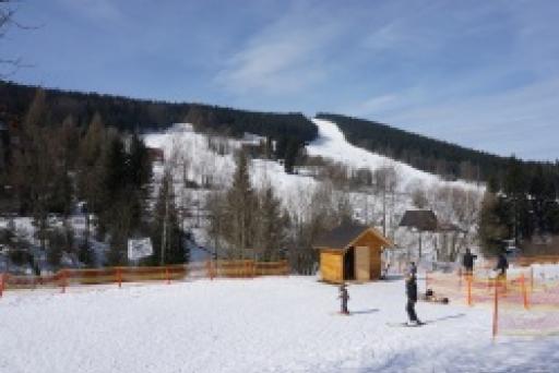 Jarní lyžování v Harrachově se slevou na skipasy ve výši až 50%